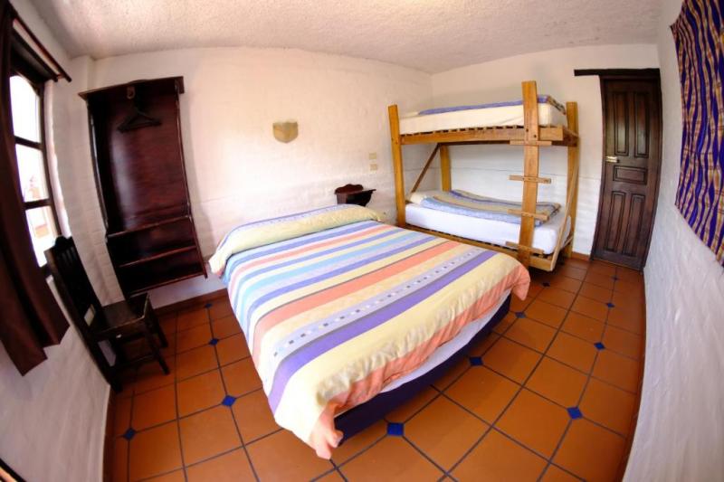 Hostal L'Auberge Inn