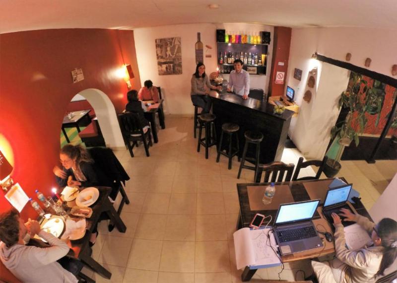 Hostal L'Auberge Inn
