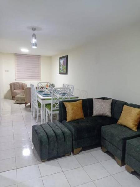 Residencia de dos plantas en Urbanización privada