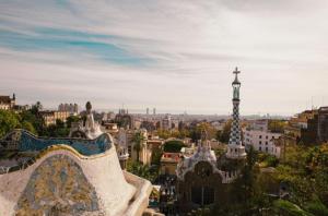 Barcelona a tu ritmo: planes urbanos y dónde dormir sin salir del centro