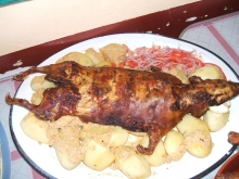 Cuy con papas