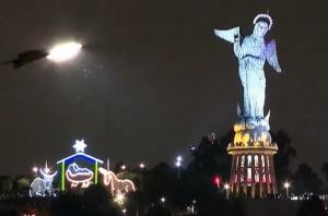 El Panecillo recibe a más turistas, atraídos por las luces del tradicional pesebre gigante