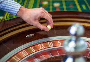 Ruleta en vivo en Ecuador: online vs mesa real