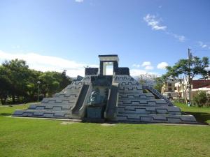 Réplica de Pirámide Maya