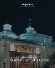 Imagen Gallito sobre la cúpula en la noche