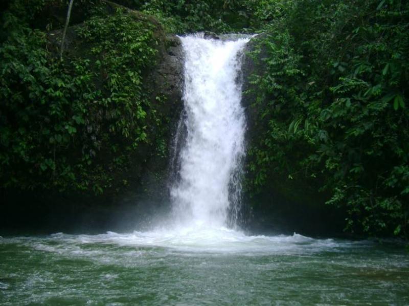 Paraíso escondido de cascadas