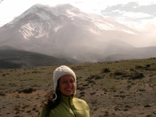 A 3 horas de la ciudad de Quito se encuentra una de los nevados más altos del Ecuador y el punto más alejado del centro de la Tierra​.