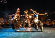 Una leyenda indigena del Ecuador, representada en bailes folckloricos, llenos de fuerza y magia.